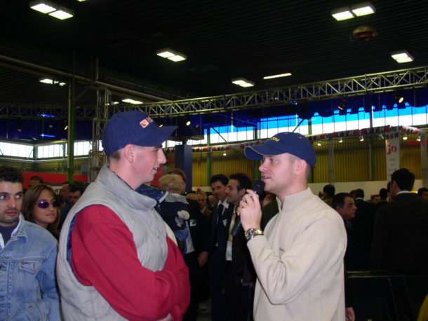 presentatore stand fiera